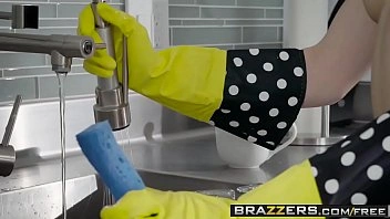 Brazzers - Histórias reais de esposa - Nossa cena de brinquedo fofinho estrelando Elsa Jean, Osa Lovely e F