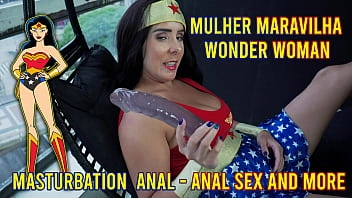 A MULHER MARAVILHA FAZ UMA FODA ANAL COM UM GRANDE BRINQUEDO NA CU