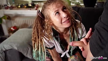 Jovem alemã Julia Juice com dreadlocks fodida pelo professor durante aulas particulares